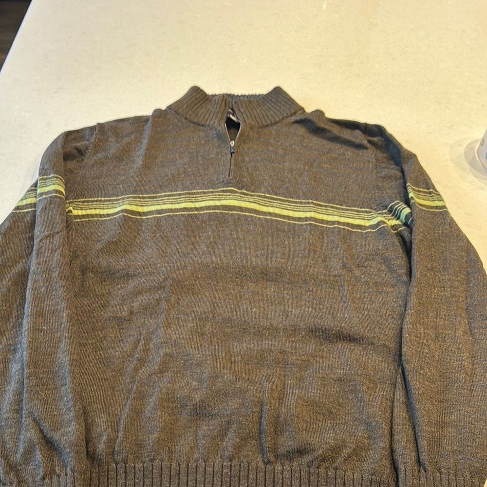 Tiger Woods Men’s Sweater Size Medium, Men's Brown Sweater With Yellow Accents.